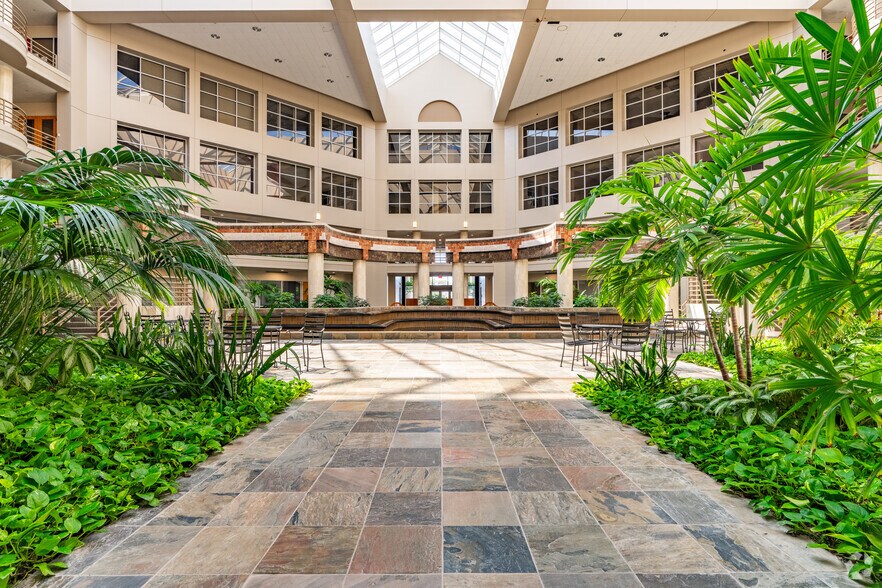 More Photos Of 2650 Thousand Oaks Blvd, Memphis Office For Lease