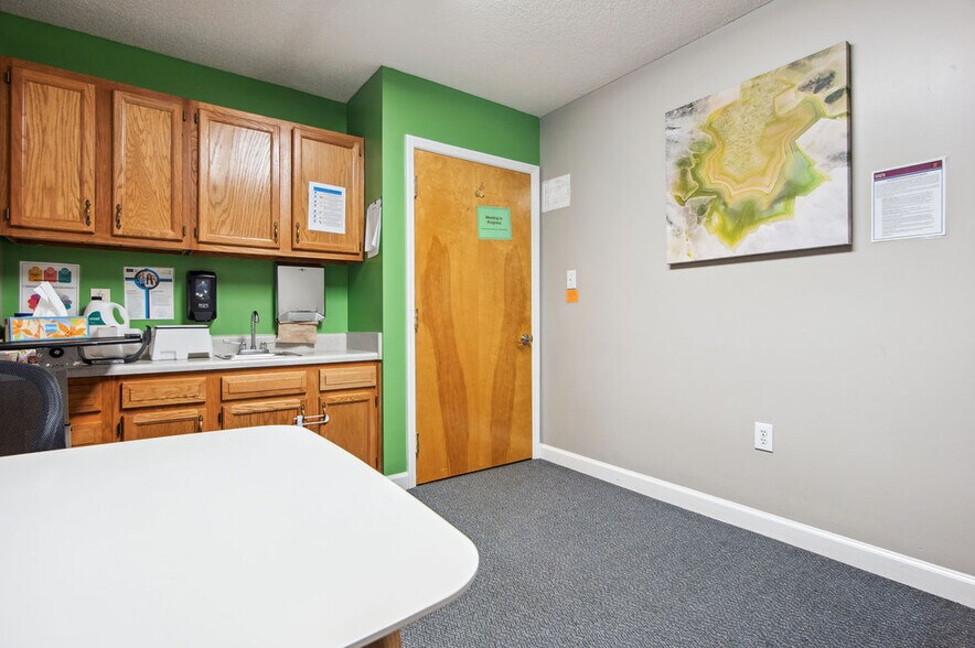 More Photos Of 217-219 Station St, Jacksonville Medical For Lease