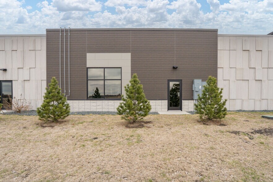 More Photos Of 320 Saint Andrews Dr, Mankato Office For Sale