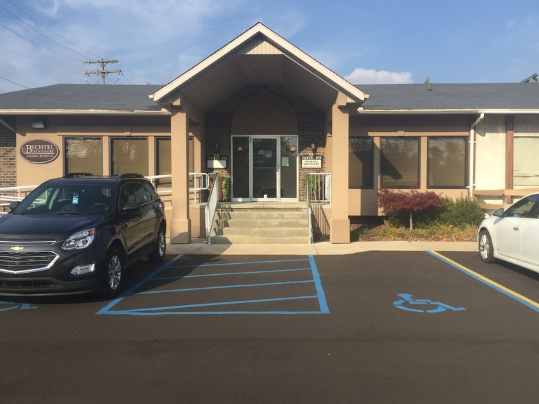 More Photos Of 609 E Jolly Rd, Lansing Medical For Sale