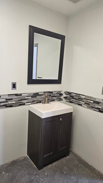 More Photos Of 2331-2335 Westwood Blvd, Los Angeles Storefront Retail Office For Lease