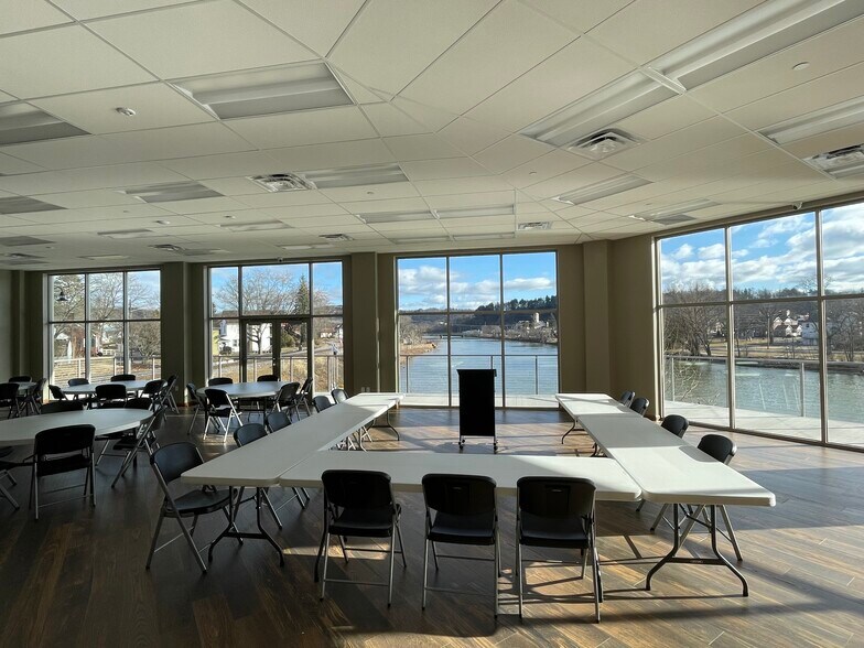 More Photos Of 139 W Market St, Clearfield Flex For Lease