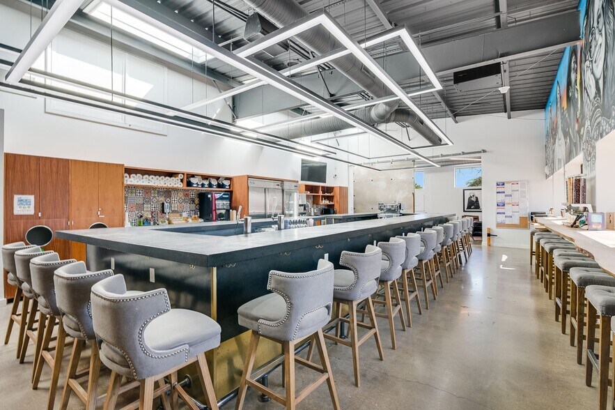 More Photos Of 5323 Levander Loop, Austin Office For Sale