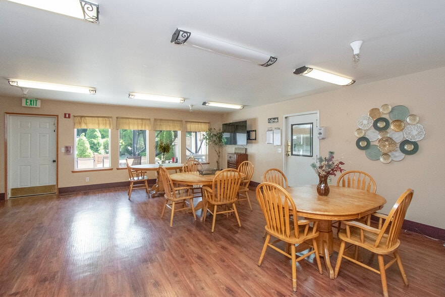 More Photos Of 202 Birdsong Ln, Port Angeles Healthcare For Sale