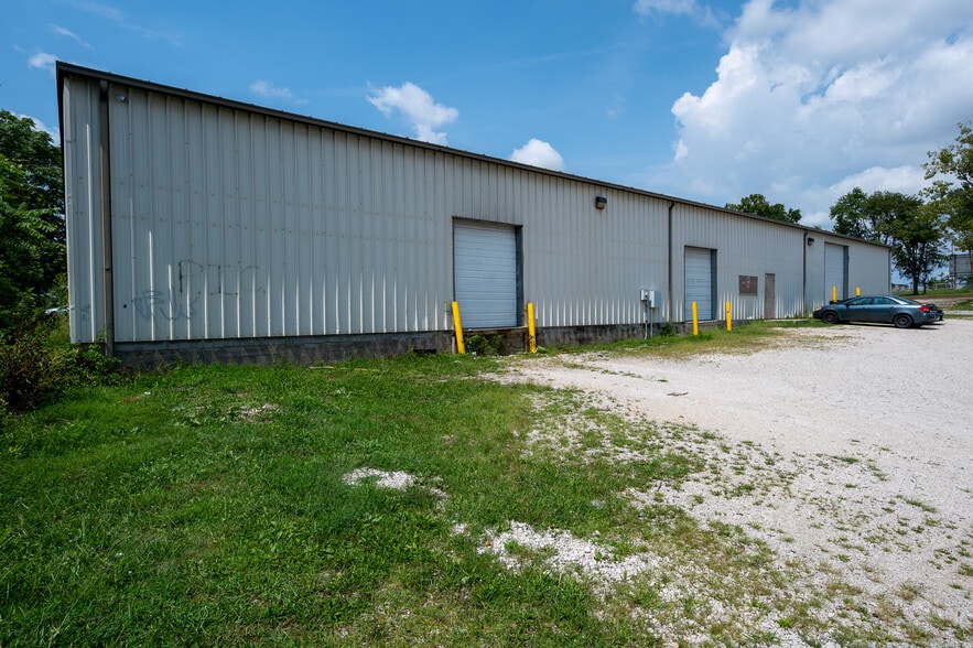More Photos Of 2379 S Walnut St, Bloomington Warehouse For Lease