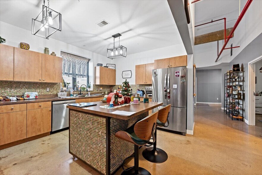 More Photos Of 128 N 8th St, Allentown Warehouse For Sale