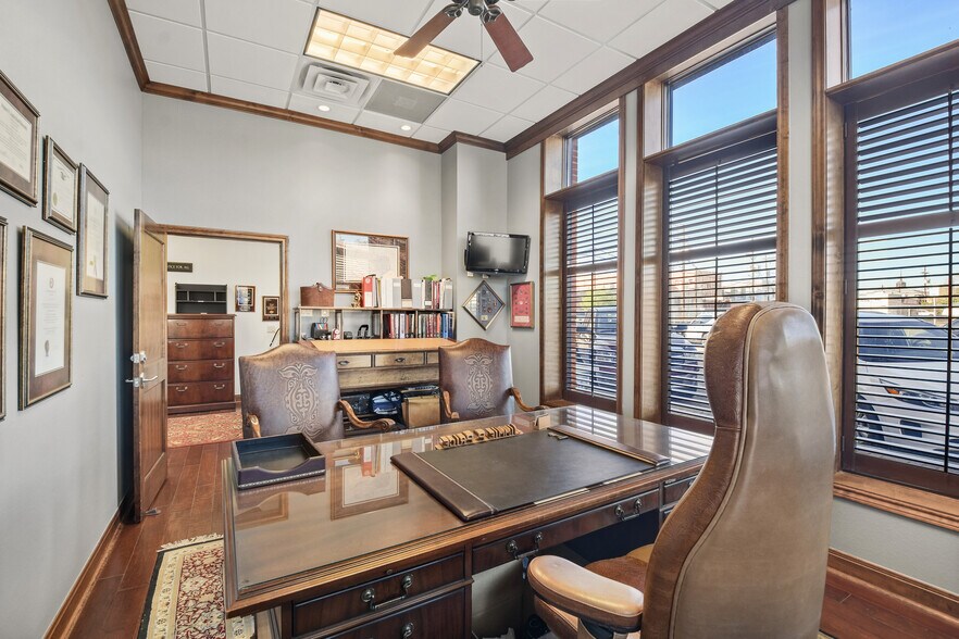 More Photos Of 101 Simonton St, Conroe Loft Creative Space For Lease