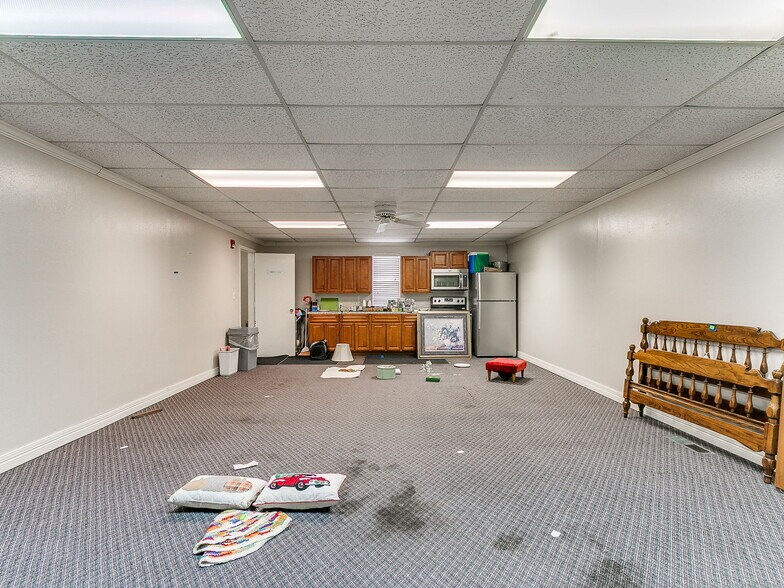 More Photos Of 809 SW 4th St, Moore Religious Facility For Sale