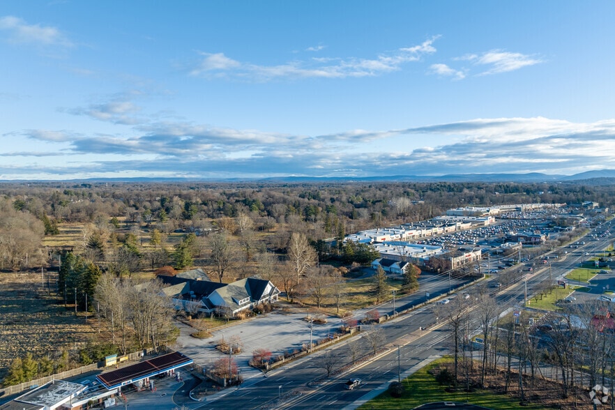 More Photos Of 2628 South Rd, Poughkeepsie Sports And Entertainment For Sale