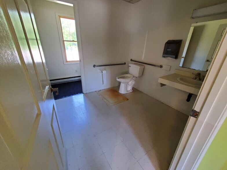 More Photos Of 8 Nells Way, Orleans Office For Lease