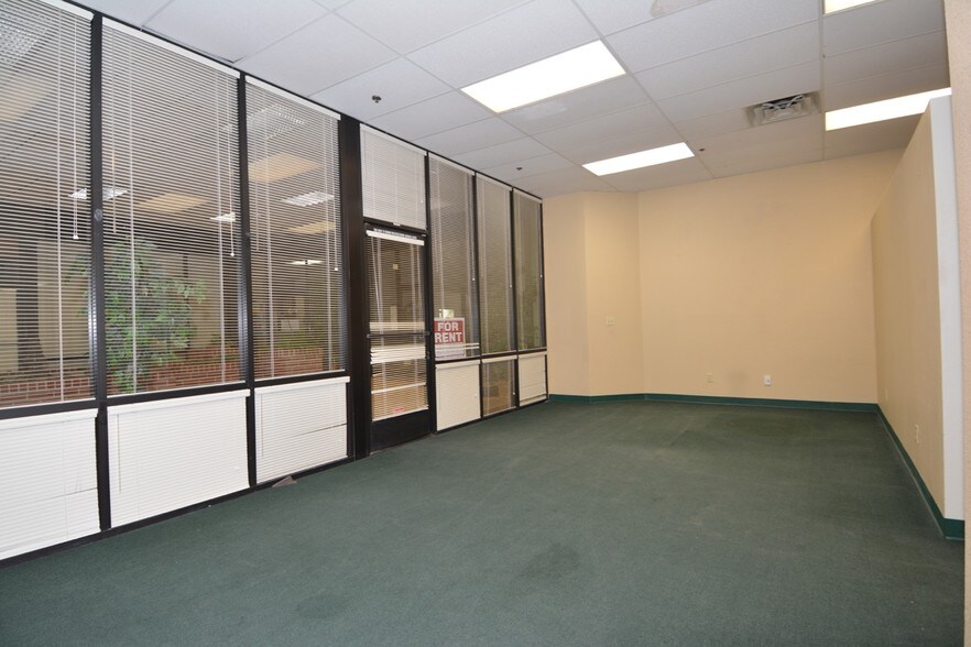 More Photos Of 11990 Heritage Oak Pl, Auburn Office For Lease