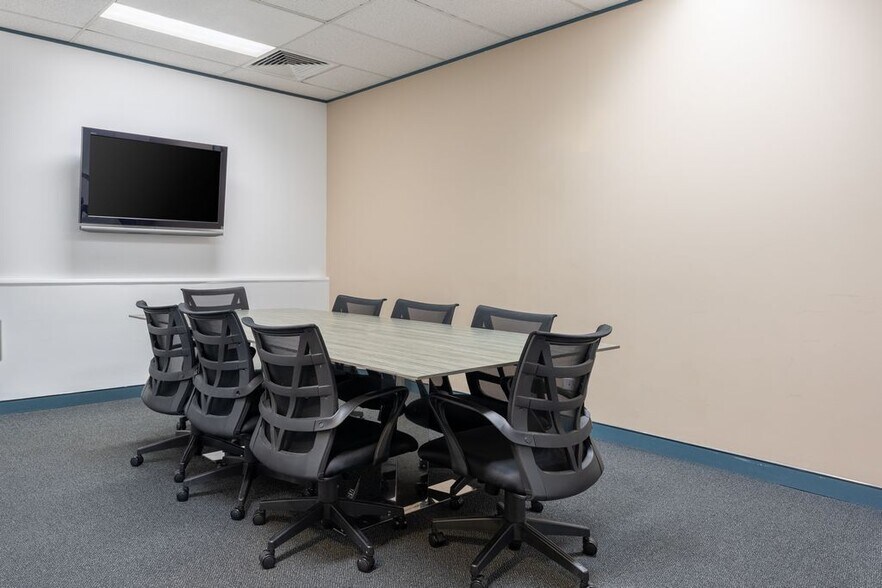More Photos Of 117 E Lake Ave, Auburndale Coworking Space