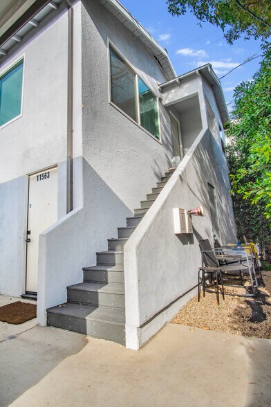 More Photos Of 11565 Iowa Ave, Los Angeles Apartments For Sale