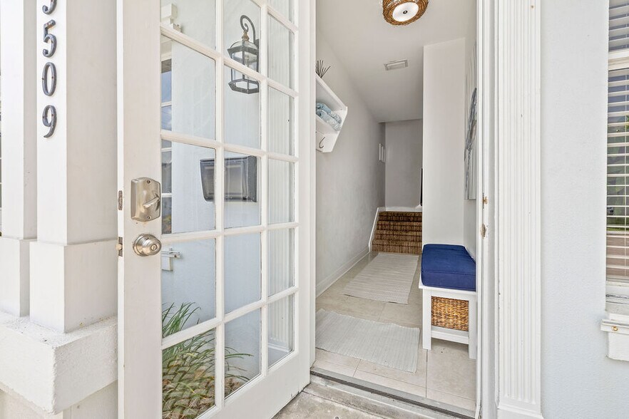 More Photos Of 3509 Ocean Dr, Vero Beach Flex For Sale