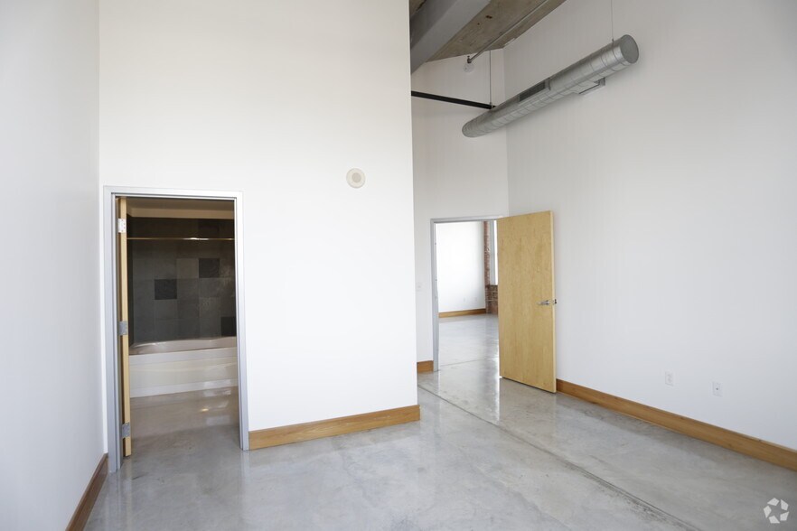 More Photos Of 117 W 20th St, Kansas City Apartments For Lease