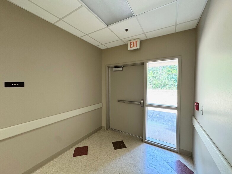 More Photos Of 200 Renaissance Way, Crockett Medical For Sale