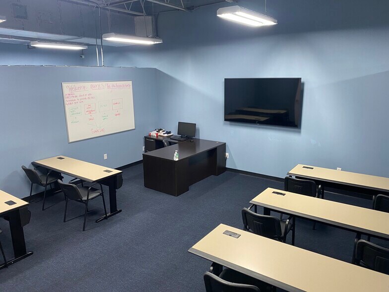 More Photos Of 2800 Gateway Dr, Pompano Beach Manufacturing For Lease