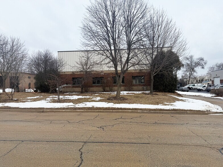 More Photos Of 380 Production Dr, South Elgin Industrial For Sale