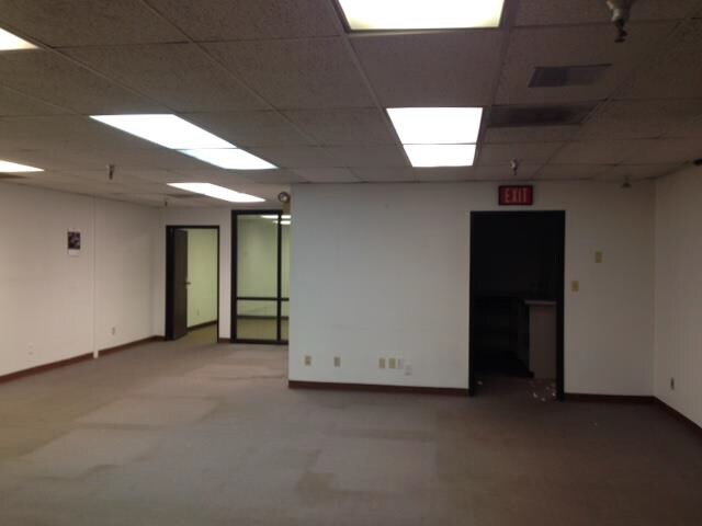 More Photos Of 7701 N Business Park Dr, Tucson Service For Sale