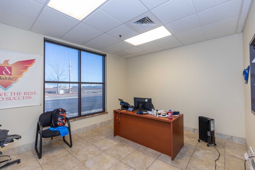 More Photos Of 9005 Roach Dr, Amarillo Showroom For Lease