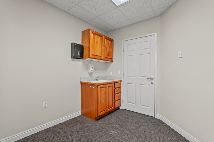 More Photos Of 411-423 N Orem Blvd, Orem Medical For Lease