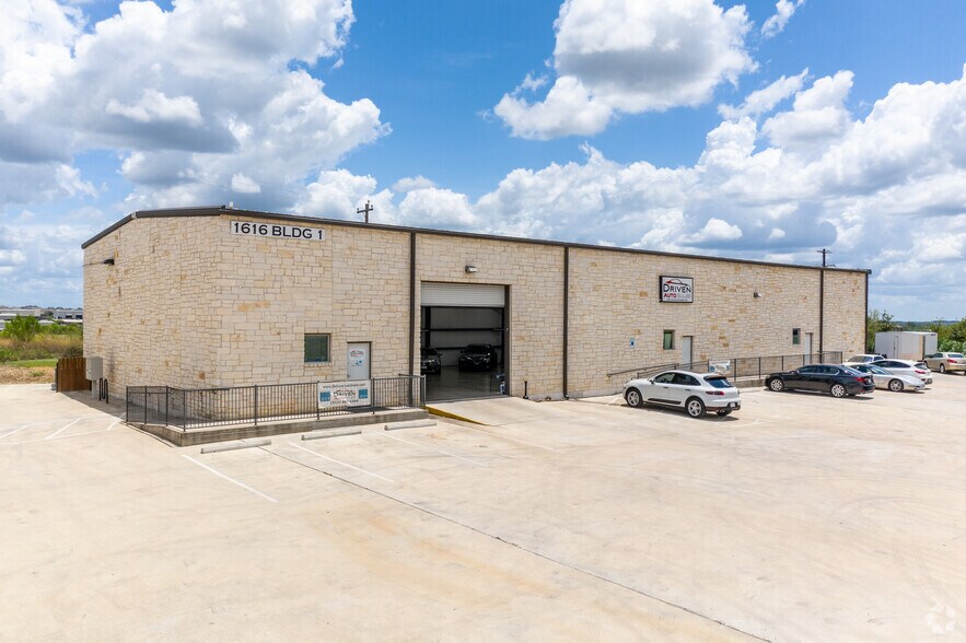 More Photos Of 1616 Robert S. Light Blvd, Buda Showroom For Lease