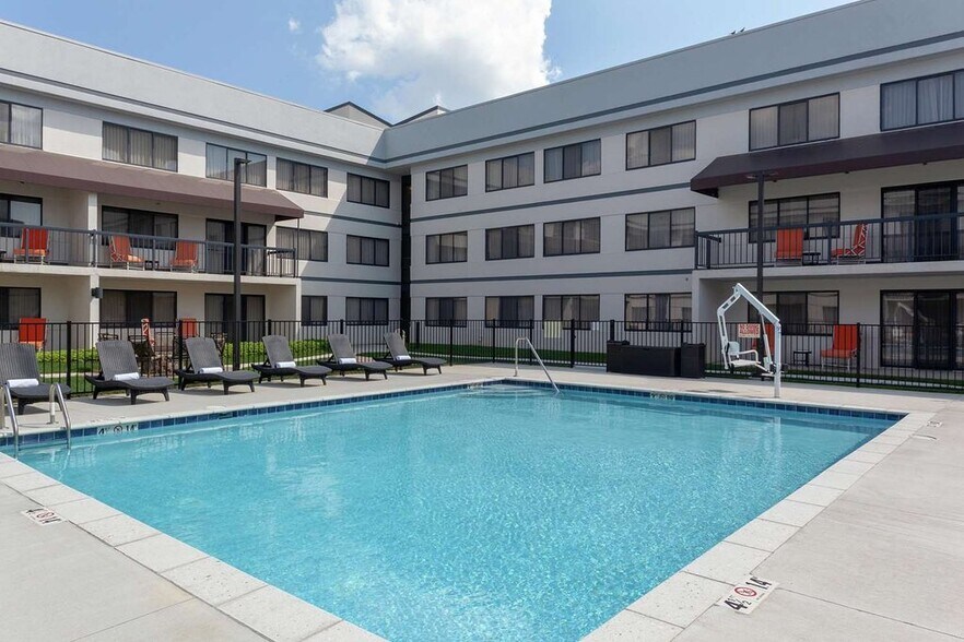 More Photos Of 300 Prestige Pl, Dayton Hotel For Sale