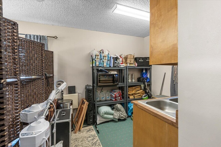 More Photos Of 40585 Big Bear Blvd, Big Bear Lake Office For Sale