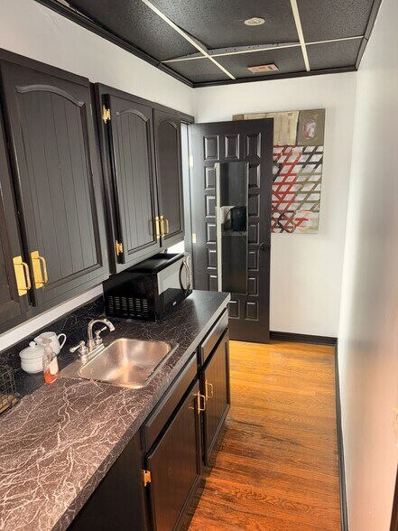 More Photos Of 6670 S Lewis Ave, Tulsa Office For Sale