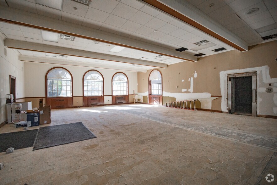More Photos Of 2100 Middle Country Rd, Centereach Office For Sale