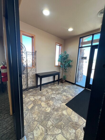 More Photos Of 77 Adcock Dr, Alamosa Healthcare For Sale