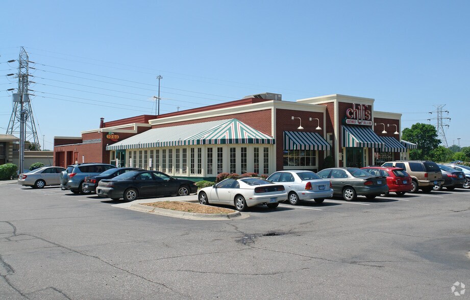 More Photos Of 7801 Normandale Blvd, Minneapolis Restaurant For Lease