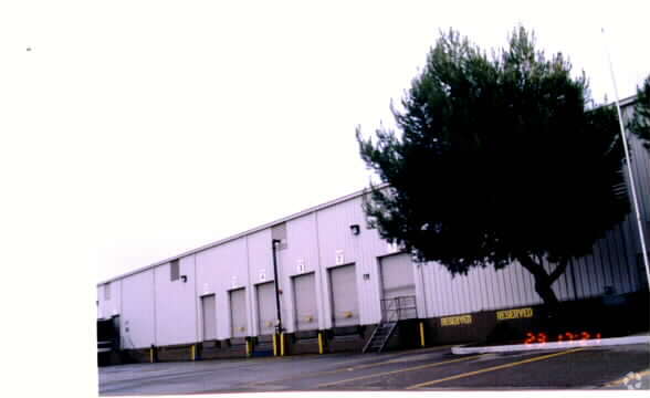 Primary Photo Of 724 E Grant Line Rd, Tracy Manufacturing For Lease
