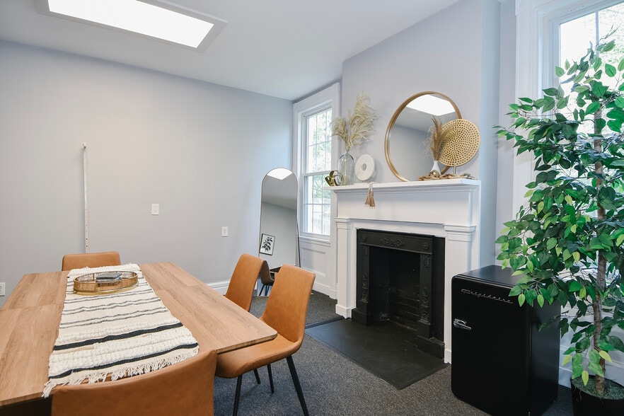 More Photos Of 93-97 Broad St, Middletown Office For Sale