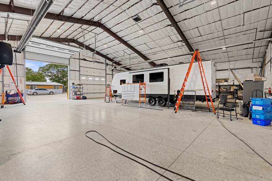More Photos Of 17164 I 25 Frontage Rd, Platteville Flex For Lease