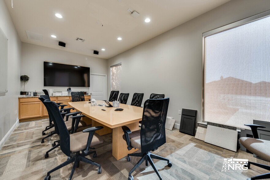 More Photos Of 6718 TX-349, Midland Office For Sale