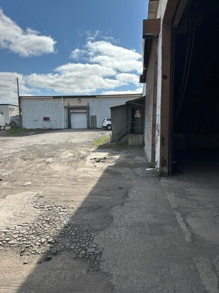 More Photos Of 3770-3774 Lake Shore Rd, Hamburg Chemical Oil Refinery For Lease