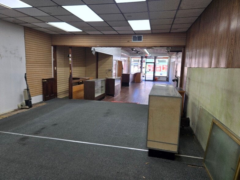 More Photos Of 508 Broad Ave, Ridgefield Storefront Retail Residential For Lease