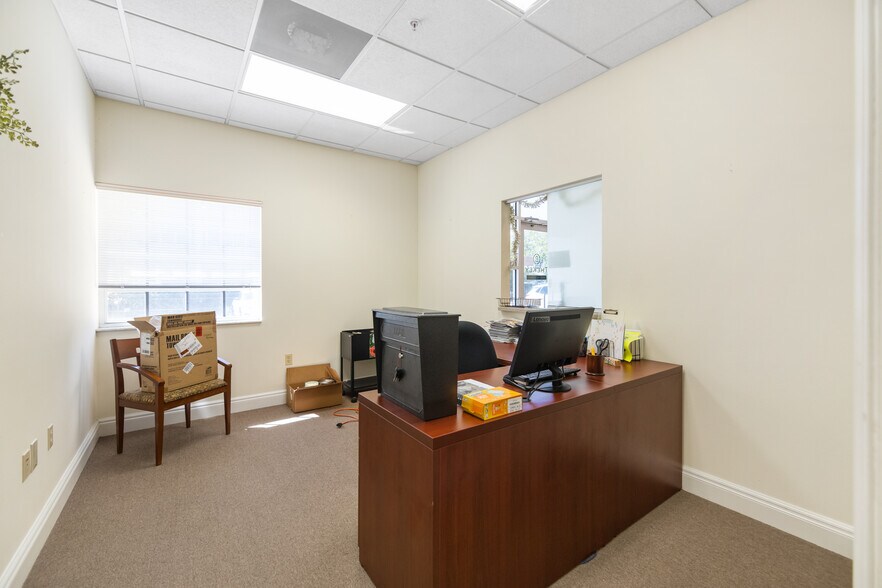 More Photos Of 7100 S Beneva Rd, Sarasota Office For Lease