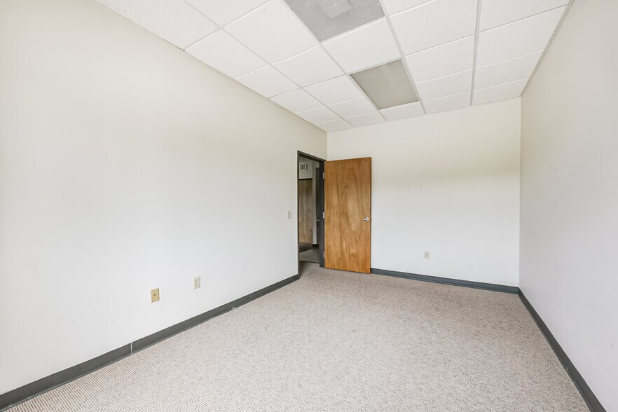 More Photos Of 20550 Townsen Blvd, Humble Loft Creative Space For Sale