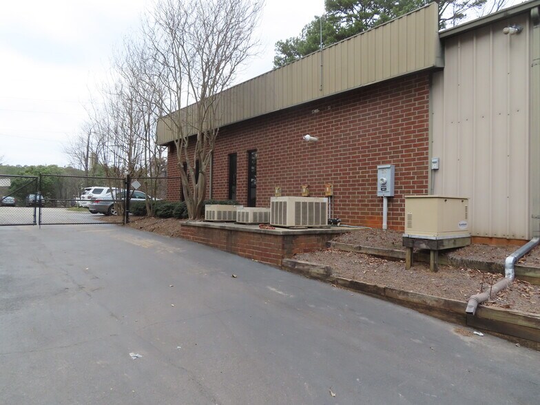 More Photos Of 8621 Barefoot Industrial Rd, Raleigh Warehouse For Lease