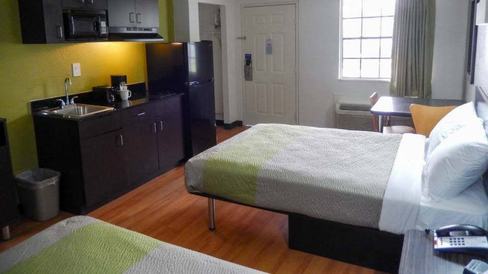 More Photos Of 6 N Sam Houston Pky E, Houston Hotel For Sale