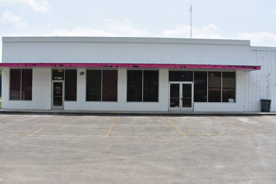 More Photos Of 1760 Decherd Blvd, Decherd Medical For Lease