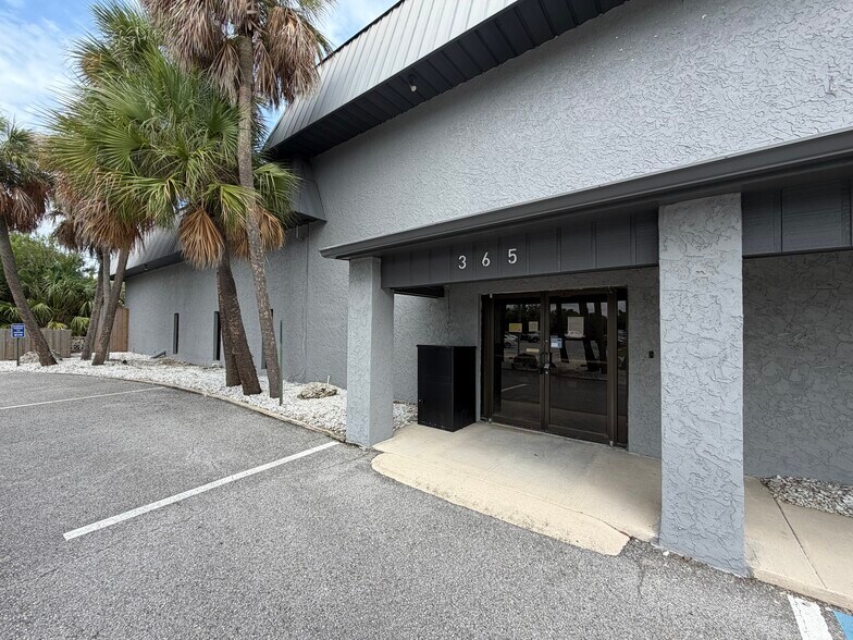 More Photos Of 365 105th Ter NE, Saint Petersburg Specialty For Lease