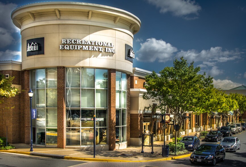 More Photos Of 11951 Grand Commons Ave, Fairfax Freestanding For Lease