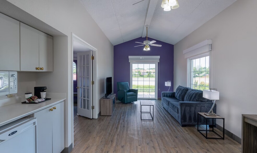 More Photos Of 9461 Lenexa Dr, Lenexa Hotel For Sale