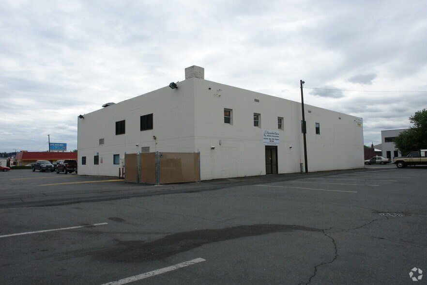 More Photos Of 1912 N Division St, Spokane Office For Lease