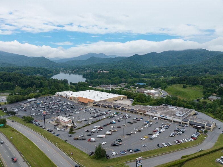 More Photos Of 177-297 Paragon Pky, Waynesville Freestanding For Lease