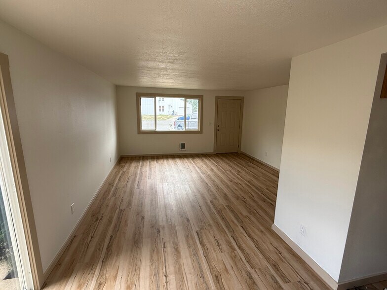 More Photos Of 4561 Chippewa Ct SE, Salem Multifamily For Sale
