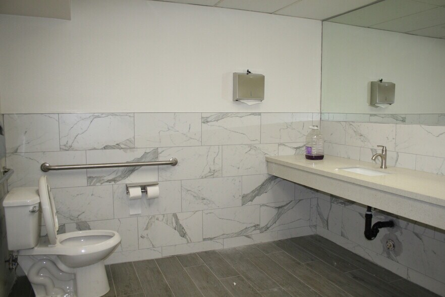 More Photos Of 3530 Long Beach Blvd, Long Beach Office For Lease